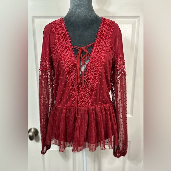 BKE boutique Deep poppy Red Lace peplum Blouse zip up holiday chic boho - Picture 1 of 15